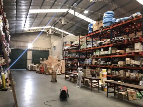 Galpon en Venta 43  mts Fondo