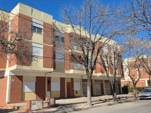 Casa 5 ambientes con 1 baño