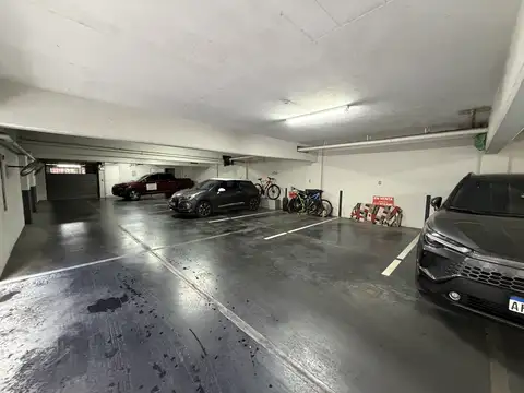 SEIS COCHERAS CONSECUTIVAS EN VENTA FIJAS ,CUBIERTAS, ESPACIOSAS. DE FACIL ACCESO Y MANIOBRABILIDAD. UBICADAS EN PLANTA BAJA.