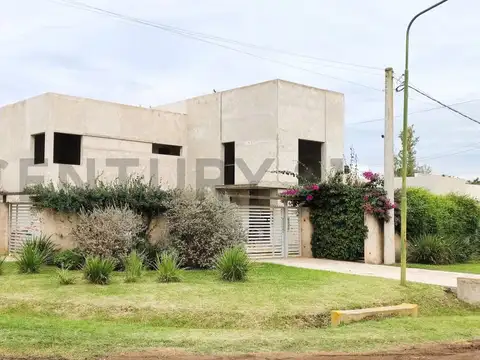 Los Tilos esq. Los Jacarandas , Piso 0