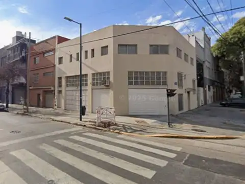 Alquiler deposito en esquina