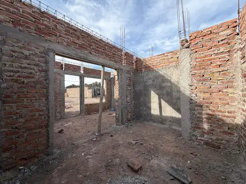 Casa 4 ambientes con 2 baños
