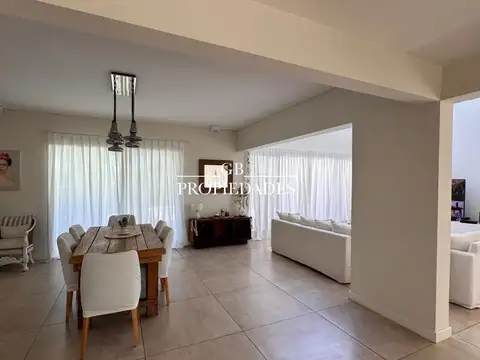Casa en Venta en Ayres Plaza, USD 438.000