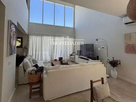 Venta de Casa en Ayres Plaza, 3 dormitorio más escritorio grande en Pilar