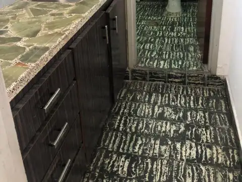 Montevideo E/ 17 Y 18 -  Berisso 100