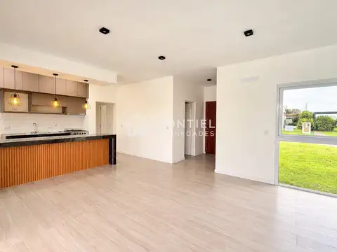 Casa en Venta con 6 cocheras