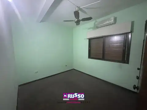 Casa en Alquiler con 1 cochera