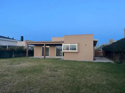 Las Virgenes 2700