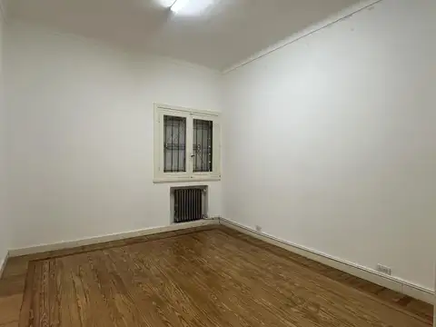 Mitre 2057, entre Moreno y Bolivar