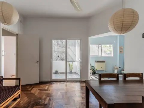 PH SEIS AMBIENTES . PATIO Y TERRAZA . LUMINOSO . SIN EXPENSAS