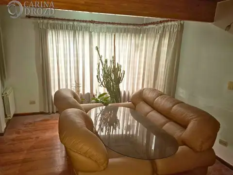 Casa en Venta con 4 cocheras