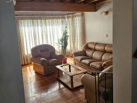 Casa 7 ambientes con 4 baños