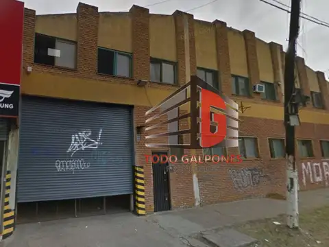 Galpón 1.600m2 C/Local Zona comercial/Oficinas 1er piso c/salida 2 calles