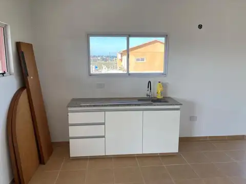 Casa 4 ambientes con 1 baño