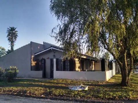 Oportunidad Casa 4 ambientes con garage y parque