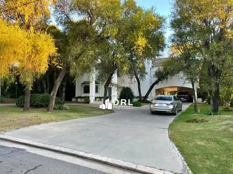 Casa 12 ambientes con 3 baños