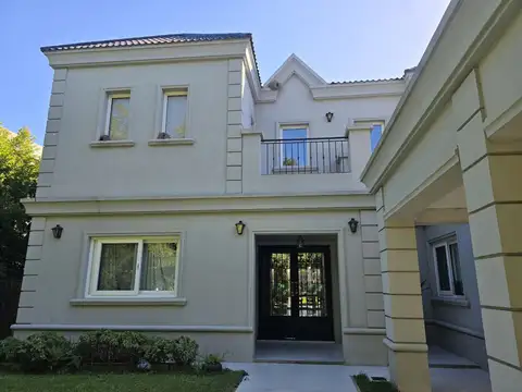 Casa estilo francés, al río con muelle y amarra propia!