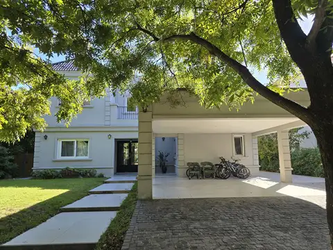 Barrio Naútico Santa Catalina, VENTA CASA ESTILO FRANCÉS  Al Río: Muelle y amarra propia