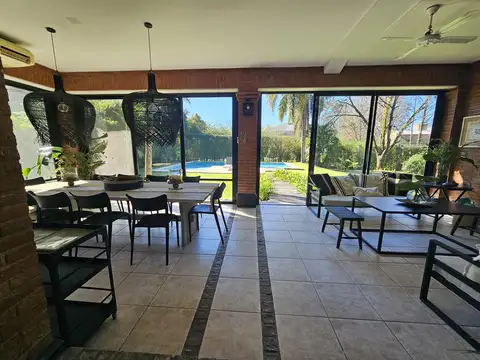 Casa 10 ambientes con 5 baños