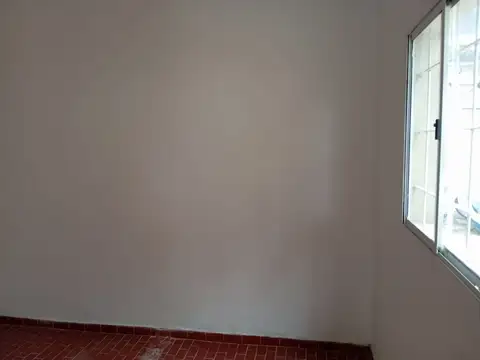 Depto Tipo Casa en Alquiler en Caseros, $ 300.000