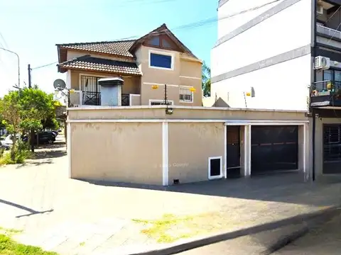 Oportunidad Casa 4 Dormitorios 360 M2 cochera Escucha oferta