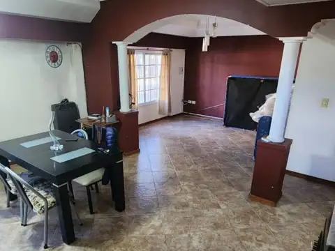 Oportunidad Casa 4 Dormitorios 360 M2 cochera Escucha oferta