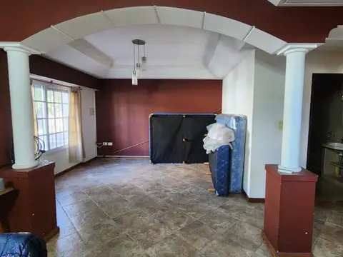 Casa en Venta con 3 cocheras