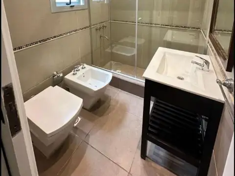 DEPARTAMENTO 2 AMBIENTES RECICLADO CON PATIO Y ESPACIO DE COCHERA, PLAYA VARESE