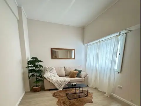 DEPARTAMENTO 2 AMBIENTES RECICLADO CON PATIO Y ESPACIO DE COCHERA, PLAYA VARESE