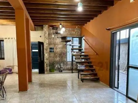 Casa 5 ambientes con 2 baños
