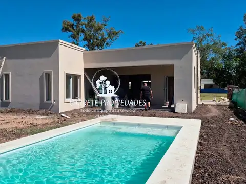 Casa 4 ambientes con 2 baños