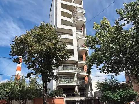 Piso 3 Amb C/Cochera Cubierta Av. H. Yrigoyen 861 Quilmes