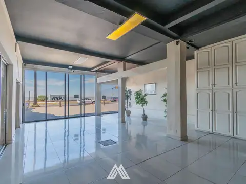 ALQUILA LOCAL CON OFICINAS + APTO BUCEO RAMBLA GGE
