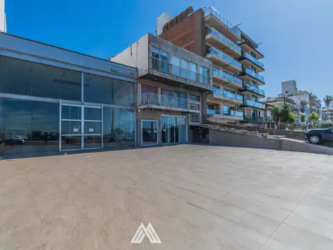 ALQUILA LOCAL CON OFICINAS + APTO BUCEO RAMBLA GGE