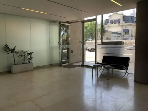 Oficina en Venta con 3 cocheras