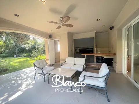 Casa 11 ambientes con 7 baños