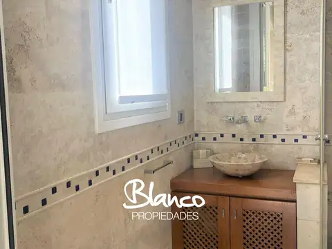 Casa en Venta con 4 cocheras