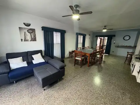 CASA TRES DORMITORIOS CON PATIO Y PILETA EN VENTA BAIGORRIA