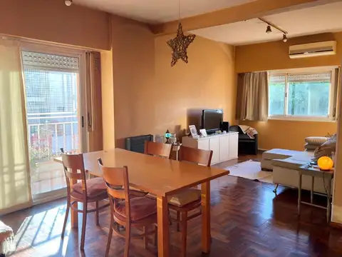 Venta Departamento 4 amb, 2 balcones, con cochera en Floresta Excelente Ubicación