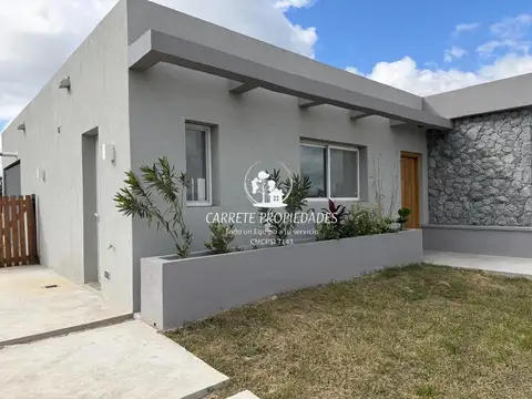 Casa en venta Moderna de 5 ambientes. Barrio Santa Sofia. Pilar