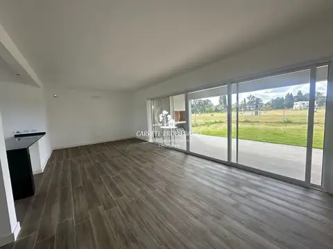 Casa en Venta con 3 cocheras