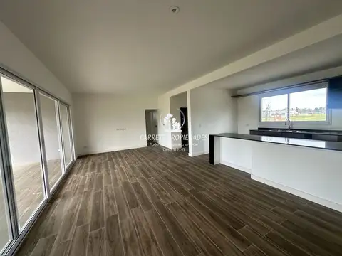 Casa 5 ambientes con 4 baños