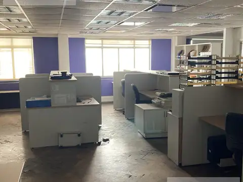 VENTA – OFICINA EN PRIMER PISO – PLANTA LIBRE   DIVISIONES – COCINA Y 2 BAÑOS - SAN NICOLAS