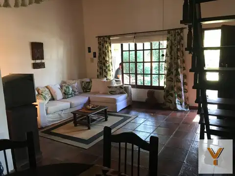 Casa en venta - 3 Dormitorios 1 Baño - 300Mts2 - Las Toninas