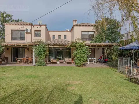 Casa con 3 dormitorios mas dependencia en alquiler en Santa Barbara