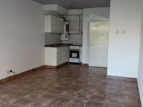 Espectacular monoambiente, planta baja con jardin.