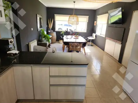 Casa 5 ambientes con 2 baños