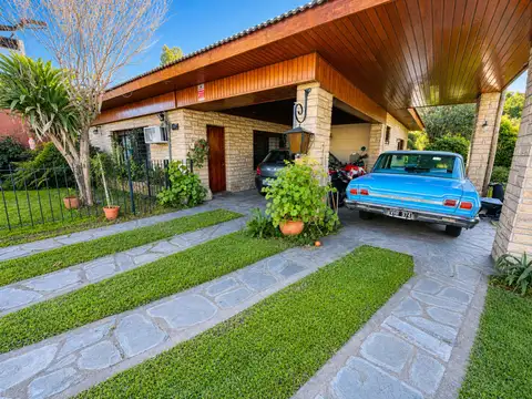 Casa en Venta con 2 cocheras