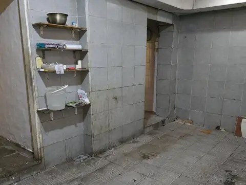 Local con entre-piso y sòtano, apto múltiples destinos