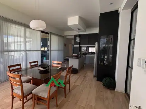 Casa en venta  de 3 dormitorios en Valle del Golf con Pileta y Quincho